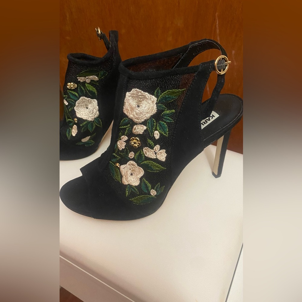 Karl Lagerfeld Booty open toe sandal 7.5